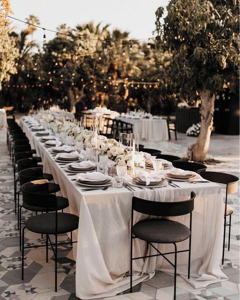 Beach Wedding Black, White Tablescape, Beach Wedding White, Monochrome Weddings, Black And White Beach, Black Tie Party, Modern Mexican, Modern Minimalist Wedding, Cabo Weddings