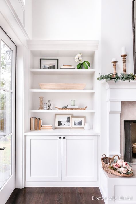 Built In Around Fireplace, Spring Living Room Decor, Built In Shelves Living Room, Living Room Built Ins, Shelves Living Room, Spring Living Room, Bookshelves In Living Room, Built In Cupboards, Fireplace Built Ins