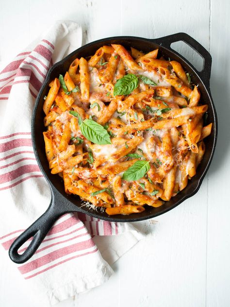 Parmesan Chicken Baked Ziti Chicken Baked Ziti, Easy Chicken Parmesan Bake, Lasagne Pasta, Baked Ziti With Chicken, Easy Baked Ziti, Italian Sausage Pasta, Chicken Baked, Italian Sausage Recipes, Easy Chicken Parmesan