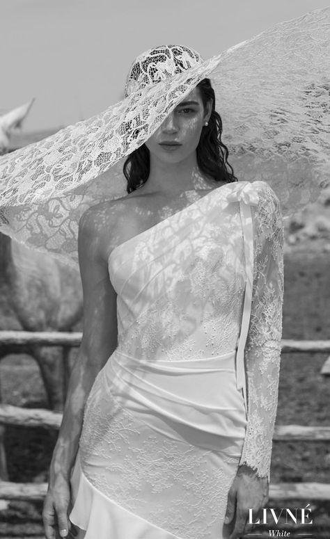 Livné White 2019 Wedding Dress - Eden Bridal Collection - Sophia Short Wedding Dress With Hat, Bride Hats Wedding, Wedding Hats For Bride, Bridal Hat With Veil, Wedding Dress With Hat, Wedding Dress Hat, Hat With Veil, Lace Hat, Mode Editorials