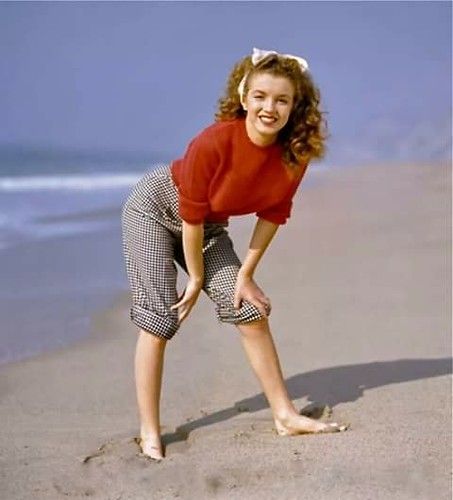 Norma Jeane 1945 | Peter Buchorne | Flickr Marilyn Monroe Photography, Young Marilyn Monroe, Sleeping Beauty 1959, Theatre Masks, Star Actress, Fitness Video, Norma Jean, Planet Of The Apes, Norma Jeane