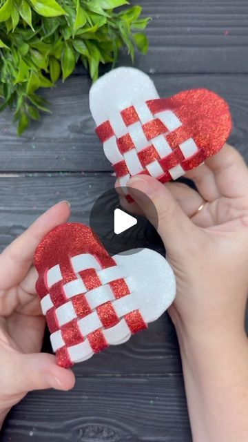 Glitter Paper Ideas, Glitter Paper Crafts Diy, Paper Heart Tutorial, Beautiful Craft Ideas, Glitter Paper Crafts, Candy Gifts Diy, Happy Marriage Anniversary, Red Crafts, Heart Diy