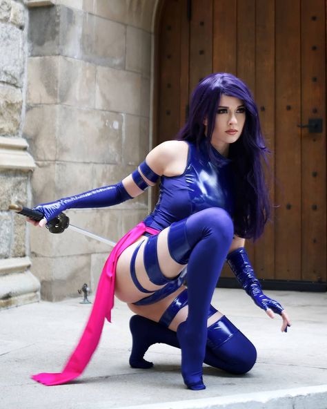 Character: Psylocke (Elizabeth "Betsy" Braddock) / From: MARVEL Comics 'Uncanny X-Men' / Cosplayer: Sarah Hendo (aka Hendo Art) / Photo: Nelsphotos (Nelson Seralbo) (2019) Xmen Cosplay, Epic Cosplay, Marvel Cosplay, Male Cosplay, Hen Do, Cute Cosplay, Cosplay Outfits, Cosplay Wigs, X Men