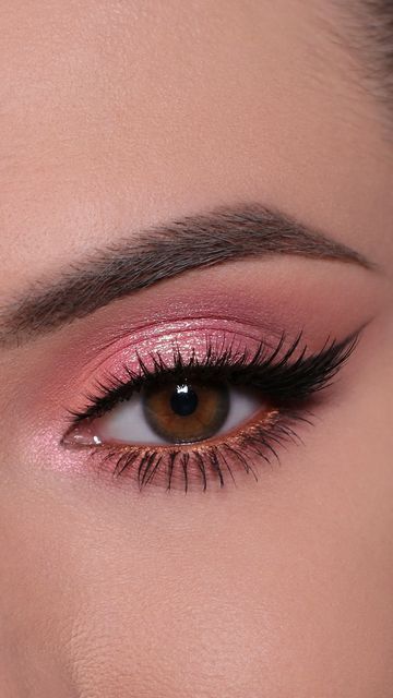 Mini Prom Makeup, Hot Pink Prom Makeup, Prom Makeup Pink, Peachy Eye Makeup, Pastel Eye Makeup, Machiaj Smokey Eyes, Eye Makeup Inspo, Spring Eye Makeup, Kajal Liner