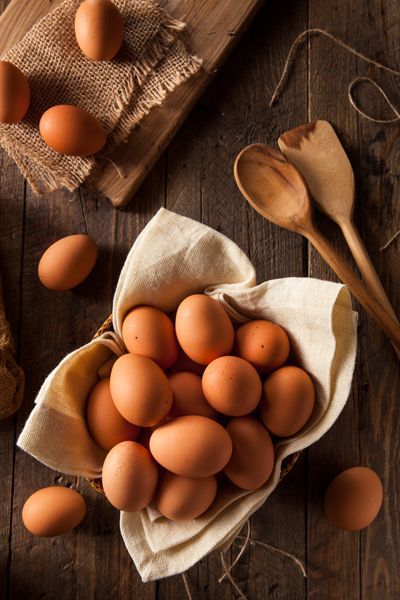 Telur Gulung, Eggs In A Basket, Egg Photo, Brown Eggs, Food Photography Inspiration, Egg Muffins, Farm Fresh Eggs, Food Photography Styling, Boiled Egg