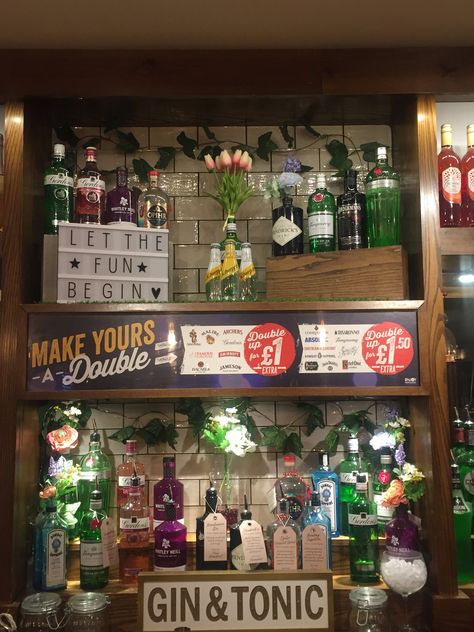 Pub Display Ideas, Gin Bar Ideas, Bar Ideas For Wedding, Gin Display, Beer Poster Design, Pub Ideas, Bar Display, Gin Bar, Beer Poster