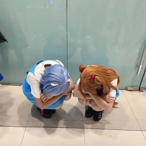 Asuka And Rei Cosplay, Asuka And Rei, Rei Ayanami Cosplay, Rei Cosplay, Asuka Cosplay, Monster High Makeup, Evangelion Cosplay, Grunge Couple, Neon Evangelion