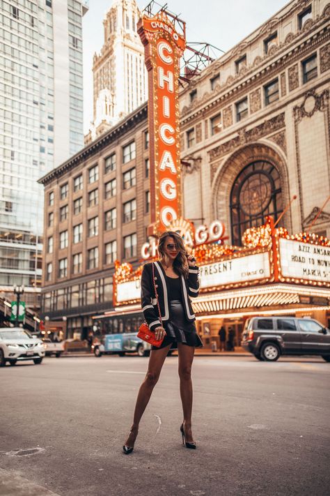 The best places to take photos in Chicago. My favorite spots including the Chicago Theatre, Cloudgate, Buckingham Fountain, and more. Photos In Chicago, Chicago Theatre, Chicago Travel Guide, Chicago Vacation, Buckingham Fountain, Millenium Park, Chicago Trip, Chicago Aesthetic, Places In Chicago