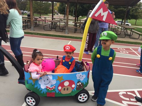 Super Mario Family Costume Ideas, Mario Stroller Costume, Mario Kart Wagon Costume, Mario Wagon Halloween, Mario Wagon Costume, Halloween Wagon, Wagon Floats, Mario Costumes, Wagon Costume