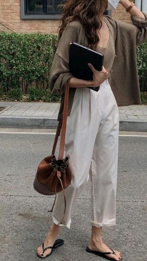 outfit inspiration ✨ in 2022 | Casual outfits, Fashion outfits, Cute outfits 2022 Casual Outfits, Summer Korean Outfits, Fashion Outfits Cute, Minimal Stil, European Street Style, Casual Outfits Fashion, Spring And Summer Outfits, Vacation Outfits Women, Venus Fashion