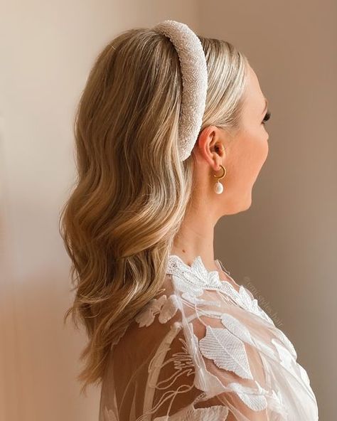 Bride Headband Hairstyles, Wedding Hair Hairband, Wedding Hairband Hair Down, Wedding Hairband Hairstyle, Bridal Hair Band, Bridal Hair With Hairband, Civil Wedding Hairstyle Simple, Headband Veil Wedding, Wedding Guest Headband