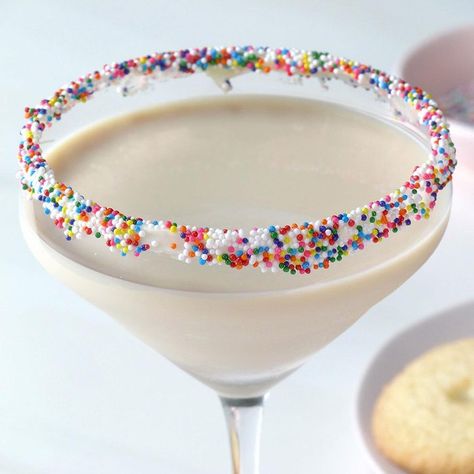 Sugar Cookie Martini Sugar Cookie Martini Recipe, Sugar Cookie Martini, Cookie Martini, Christmas Cocktails Easy, Drop Sugar Cookies, Strawberry Shortcake Cookies, Cream Cheese Sugar Cookies, Cookie Decorating Party, Irish Cream Liqueur