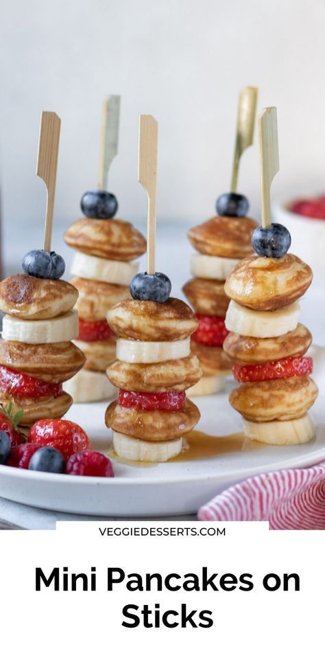 Pancake Skewers, Pancakes On A Stick, Birthday Breakfast Party, Kids Brunch, Pancake Party, Kids Birthday Party Food, Breakfast Party Foods, Healthy Party Food, Vegan Party Food