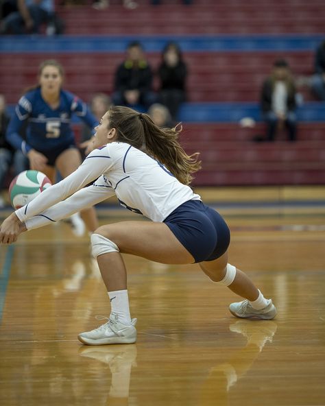 Volleyball Photography, Indoor Volleyball, Volleyball Photos, Volleyball Poses, Volleyball Inspiration, Female Volleyball Players, Volleyball Workouts, Volleyball Shorts, Volleyball Pictures