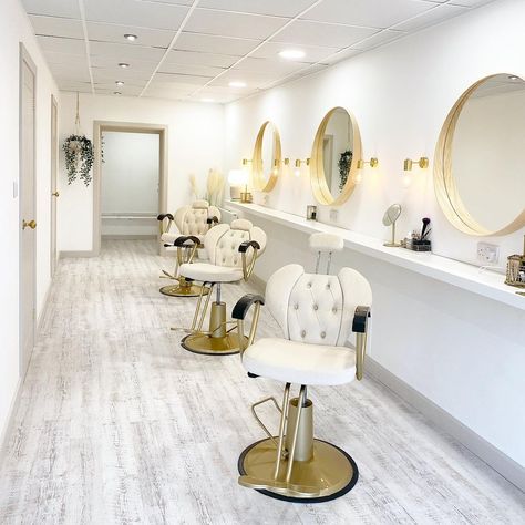 Makeup Studio Decor, Nail Salon Interior Design, Home Hair Salons, Salon Styling Chairs, Beauty Room Salon, Esthetician Room Decor, Hair Salon Design, Hair Salon Interior, Salon Suites Decor