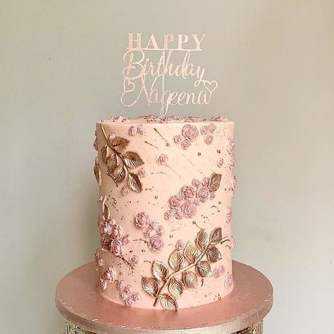 Rose Gold Buttercream Cake, Cake Designs Rose Gold, Rose Gold Bday Cake, Rose Gold Cake Ideas, Pink And Rose Gold Cake, Rose Gold Cake Birthday, Rose Gold Cakes, Bolo Rose Gold, Rose Gold Birthday Cake