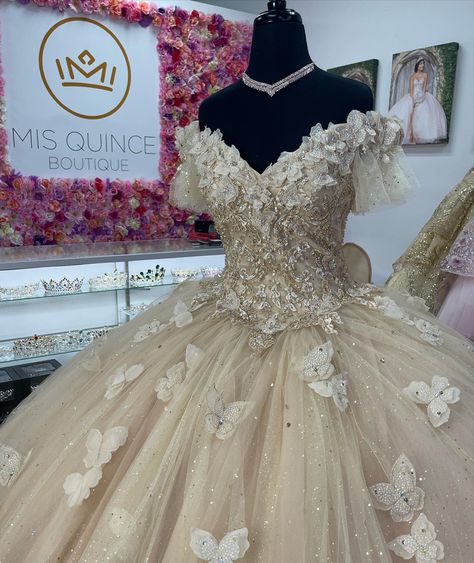 Brown And Gold Quince Dress, Light Gold Quinceanera Dresses, Quencinera Dresses Champagne, Beige Xv Dresses, Champagne Quinceanera Dresses Butterfly, Champane Quinceanera Dresses, Champagne Wuince Dress, Quince Dress Butterfly, Quinceanera Dress Champagne