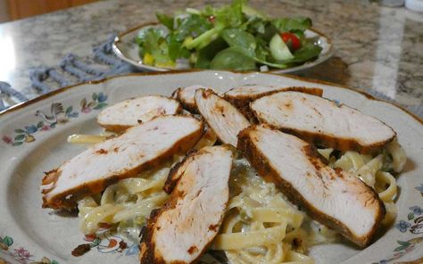 Green chile fettucine alfredo recipe, topped with blackened chicken. A fusion of flavors from the southwest and the southeast. Fettucine Alfredo Recipe, Green Chili Soup, Green Chile Recipes, Green Chili Chicken, Chile Recipes, Green Chile Chicken, Blackened Chicken, Weekly Meals, Mexico Food