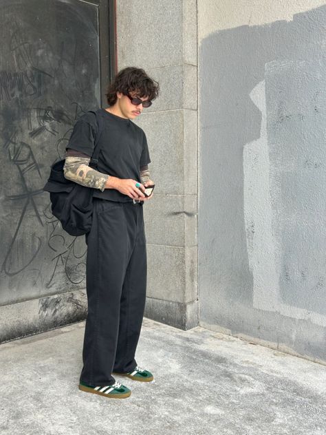 Adidas Samba Outfit Mens, Black Tshirt Outfit, Adidas Outfit Men, Adidas Samba Black, Men Poses, Calm Fits, Poses Men, Adidas Samba Outfit, Black Outfit Men