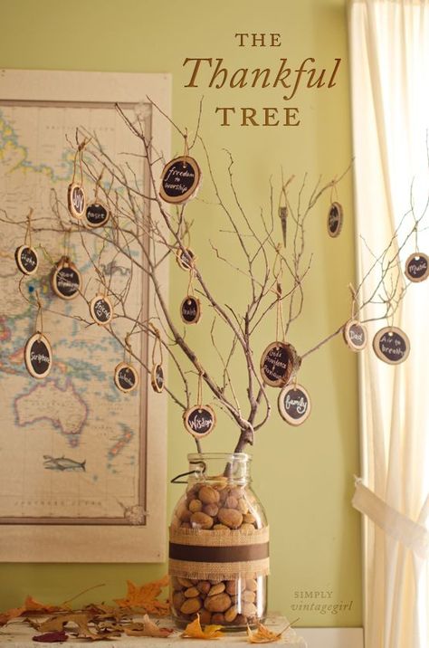 Remind your guests the true meaning of Thanksgiving by presenting this wonderful tree that lists all of the best things in life.  Get the tutorial at Simply Vintage Girl.   - CountryLiving.com Simple Thanksgiving Crafts, Thanksgiving Crafts To Make, Simple Thanksgiving, Thanksgiving Gratitude, Thankful Tree, Thanksgiving Tree, Thanksgiving Decorations Diy, Zucca Halloween, Thanksgiving Diy