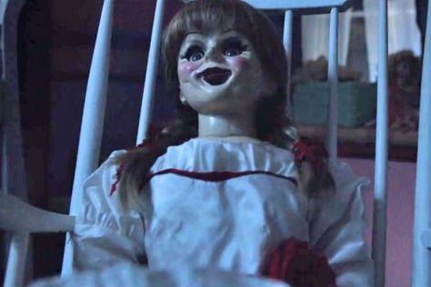 In rocking chair Conjuring Doll, Annabelle Horror Movie, Annabelle Horror, Latest Horror Movies, Top Horror Movies, Annabelle Doll, Film Trailer, Movie Teaser, Movies 2014