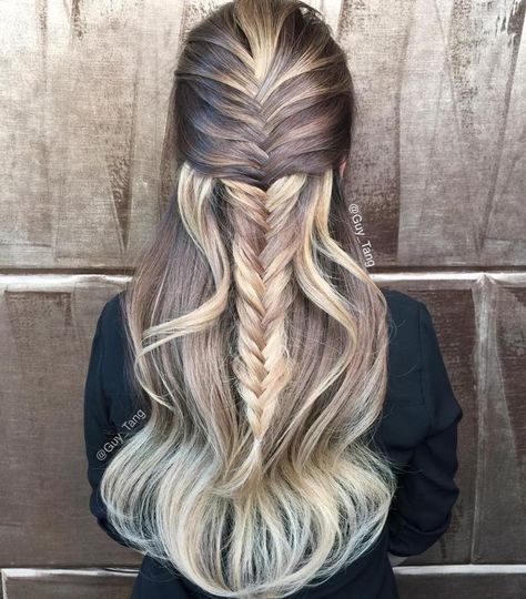 Half Up Fishtail Braid                                                                                                                                                                                 More Half Up Fishtail Braid, Unique Braided Hairstyles, Easy Braid Styles, Fishbone Braid, Trendy We Fryzurach, Fishtail Hairstyles, Fishtail Braid Hairstyles, Fishtail Braid, Cool Braid Hairstyles