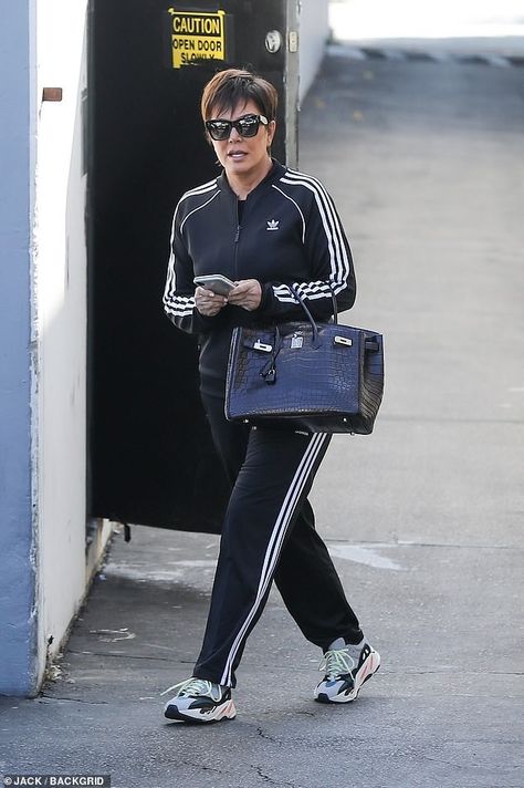 Kris Jenner Bedroom, Kendall Jenner Adidas, Jenner Style Outfits, Kris Jenner Style, Jenner Family, Adidas Tracksuit, Perfect Figure, Jenner Outfits, Jenner Style