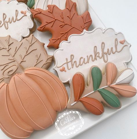 Thankful Cookies, Thankful Cookies Decorated, Thanks Giving Cookie, Thanksgiving Cookies Decorated Buttercream, Leaf Cookies Decorated, Autumn Cookies Decorated, Fall Decorated Sugar Cookies, Fall Leaf Cookies Decorated, Fall Royal Icing Cookies