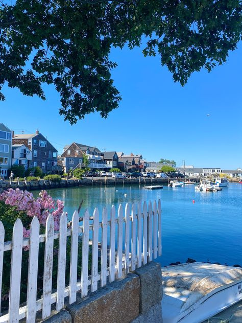 #rockport #ocean #sea #nature #massachusetts #usa #4thofjuly #nantucket #beach Nantucket Lifestyle, Massachusetts Summer Aesthetic, Beach New England, Coastal Massachusetts, Nantucket Trip, Manchester By The Sea Massachusetts, East Coast Beach Town Aesthetic, Nantucket Aesthetic, Massachusetts Aesthetic