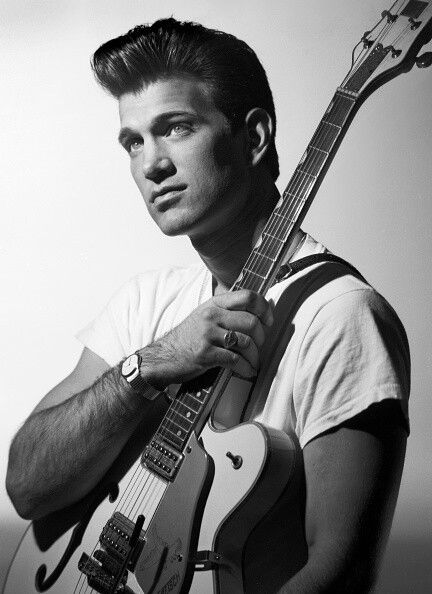 Chris Isaak Chris Isaak, Wicked Game, Karaoke Songs, Clint Eastwood, Music History, All Music, Vintage Photographs, Up Girl, Art Music