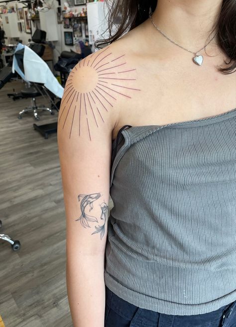 Sun Line Work Tattoo, Upper Arm Sun Tattoo, Sun Tattoo Inner Arm, Sunburst Tattoo Shoulder, Simple Shoulder Tattoos For Women, Star Tattoo Shoulder, Sun On Shoulder Tattoo, Sun Tattoo On Shoulder, Shoulder Sun Tattoo