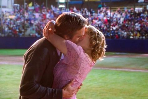 Behind the most iconic kisses in romantic comedies Never Been Kissed Movie, Romantic Kissing Scenes, Michael Vartan, Best Teen Movies, Movie Kisses, Never Been Kissed, Teen Movies, Chick Flicks, The Kiss