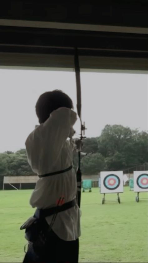 Yeosang Archery, Archery Field, Men Archery, Field Archery, Archery Aesthetic, Horse Archery, Green Academia, Oompa Loompa, Boy Best Friend Pictures