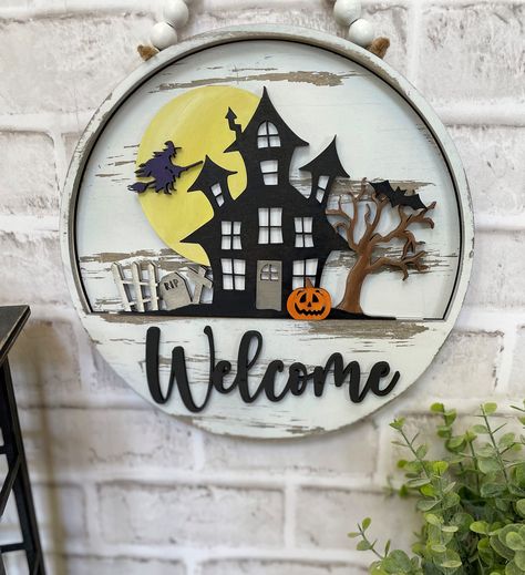 Interchangeable Door Hanger, Diy Door Decor, Welcome Door Hanger, Tiered Tray Diy, Halloween Door Hangers, Halloween Haunted House, Interior Signs, Hanger Wreath, Adornos Halloween