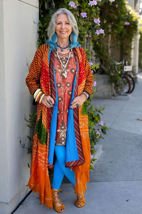 Stylish Seniors Colorful Clothing, Stil Boho, Estilo Hippie, People Clothes, Older Women Fashion, Mode Boho, Advanced Style, Ageless Style, 50 Style