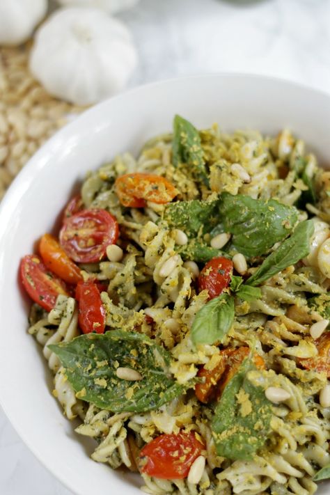 Roasted tomatoes and homemade pesto over brown rice pasta (vegan +gluten free) Roasted Tomato Pesto, Pasta With Pesto, Quinoa Pasta, Brown Rice Pasta, Tomato Pesto, Rice Pasta, Homemade Pesto, Roasted Tomato, Diet Challenge