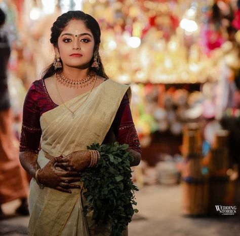 Kerala Hindu Bride Simple Look, Kerala Dhavani Hairstyle, Kerala Engagement Saree Hindus, Set Saree Dhavani, Wedding Set Saree Kerala, Set Saree Bridal Look, Simple Hindu Bride Kerala, Mullapoo Hairstyles Kerala Wedding, Kerala Hindu Engagement Look