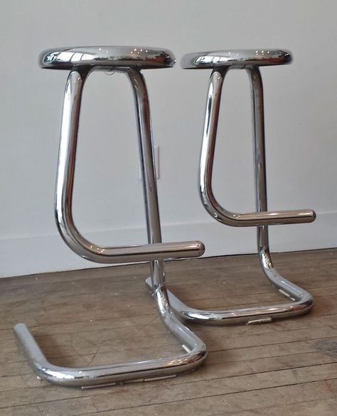 70s Bar Stools, Chrome Objects, Bar Stools Design, Silver Bar Stools, Chrome Decor, Chrome Furniture, Chic Apartment Decor, Chrome Interior, Chrome Bar Stools