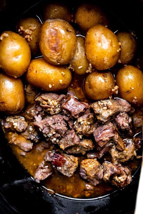 Garlic Butter Beef Bites, Beef Bites, Butter Beef, Slow Cooker Steak, Meat And Potatoes, Stew Meat Recipes, Filling Dinner, Beef And Potatoes, Crockpot Recipes Beef