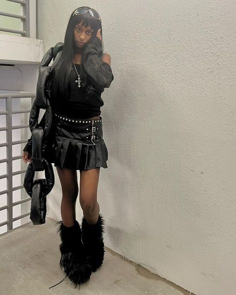 Goth Black Women, Afro Punk Outfits, Punk Style Outfits, Overalls Outfit, Birthday Inspo, Alt Fashion, Teenager Outfits, Gothic Outfits, Fashion Design Clothes