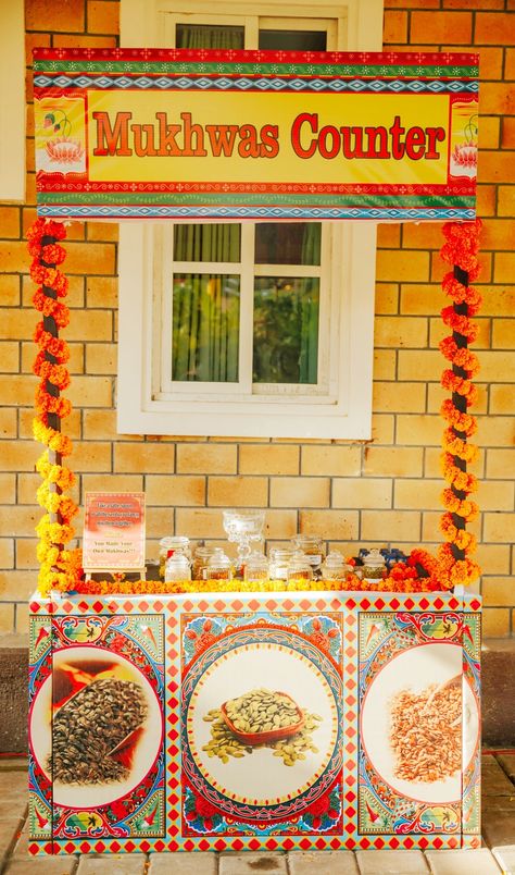 Mukhwas Decoration, Stalls Decoration Ideas, Food Counter Decor Wedding, Lohri Decor, Mehandi Function, Carnival Decor, Haldi Photoshoot, Haldi Decoration Ideas, Gaye Holud