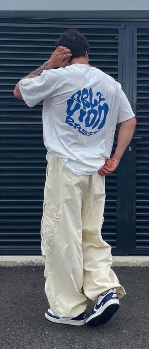 Creme Cargos Outfits Men, White Pants Men Outfit Street Style, Men White Outfit Aesthetic, White Men Streetwear, Beige Aesthetic Mens Outfit, Beige Outfit Men Street Styles, Beige And White Outfit Men, Cream Cargos Outfits Men, Cream Carpenter Pants Outfit Men