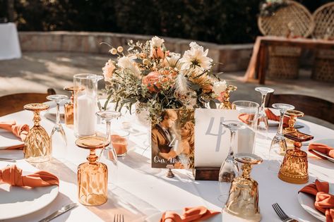 Amber Goblets Table Setting, Amber Goblets Wedding, Goblets Wedding, Fall Wedding Table Decor, Wedding Goblets, Fall Wedding Tables, Wedding Reception Table Decorations, Crystal Goblets, Gala Party