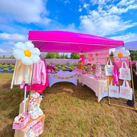 Craft Fair Tent Decoration, Canopy Display Craft Booths, Bake Sale Booth Display Ideas, Tee Shirt Vendor Set Up, Pink Market Stall, Girly Vendor Booth Ideas, Festival Booth Display Ideas, Business Pop Up Shop Ideas, Pop Up Shop Decorating Ideas