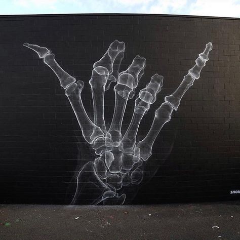 X-ray Shaka Vibes in Hawaii 🤙🏼: @shok_1 for @powwowworldwide 📸: @halopigg #iration Graffiti Murals, Murals Street Art, Street Art Graffiti, Outdoor Art, Magazine Art, Public Art, Art Sculpture, Graffiti Art, Urban Art