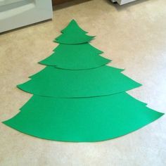 an easy to make festive holiday wall hanging, Felt Christmas Tree Pattern, Christmas Tree With Ornaments, Christmas Door Decorating Contest, Diy Felt Christmas Tree, Frugal Christmas, Christmas Tree Template, Christmas Trees For Kids, Wall Christmas Tree, Ornament Template