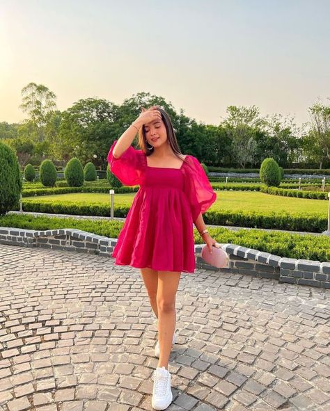 Korean Short Frocks, One Piece Dress Photo Pose, Short Frock Kurti, Pink Color Dress, Single Aunt, Short Frocks, Casual Kurti, Dinner Setting, Short Frock