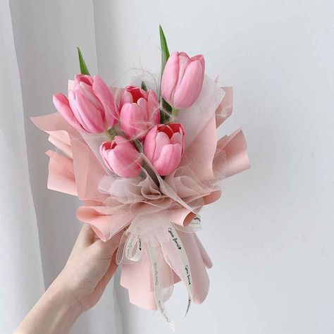 Pink Aesthetic Flowers & Meanings to Choose the Right One to the Proper Moment - The Mood Guide Pink Aesthetic Flowers, Flowers Meanings, Aesthetic Pink Flowers, Flowers And Their Meanings, Graduation Flower Bouquet, Graduation Flowers, Diy Bouquet Wrap, Flower Bunch, Boquette Flowers