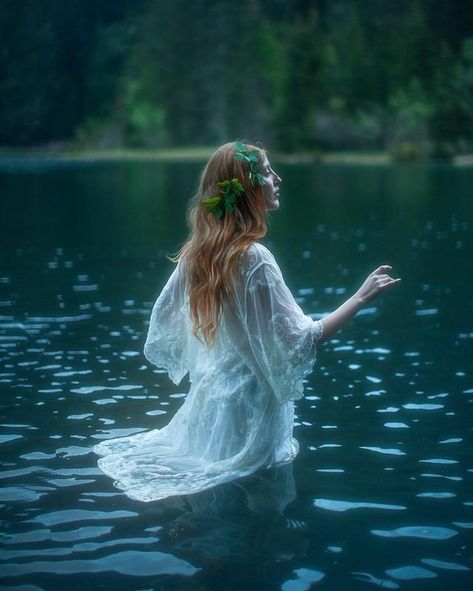 Water Girl Aesthetic, Woman In Water Photography, Mother Nature Photoshoot, Woman In Water, Fantasy Shoot, River Goddess, Fantasy Photoshoot, Lake Portrait, Forest Photoshoot