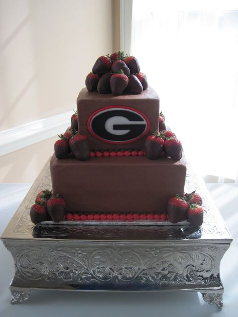 Need a NY Yankees cake with white frosting and white chocolate dipped strawberries! (Or blueberries??) Uga Cake, Georgia Bulldogs Birthday Cake, Uga Grooms Cake, Grooms Cake Georgia Bulldogs, University Of Texas Cake, Uga Graduation Party, Georgia Bulldogs Cake, Yankee Cake, Grooms Cake Tables